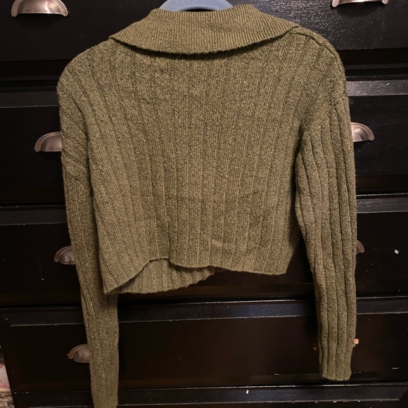 Olive green button up crop sweater - Picture 2 of 4
